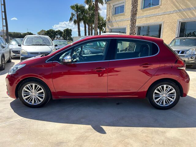 PEUGEOT 208 ALLURE 1.2 E-THP AUTO SPANISH LHD IN SPAIN 113000 MILES SUPERB 2015